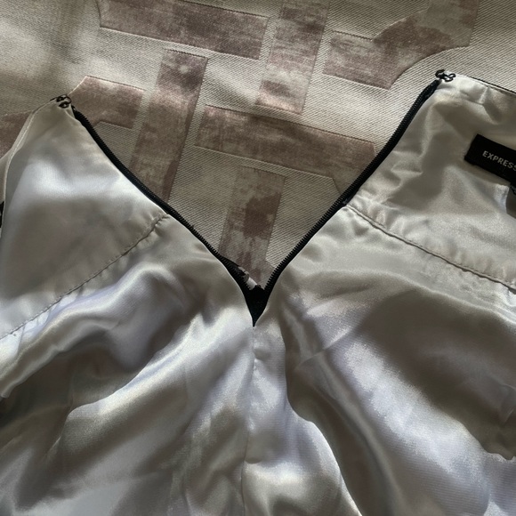 Express Ruffle Skirt - Picture 6 of 8